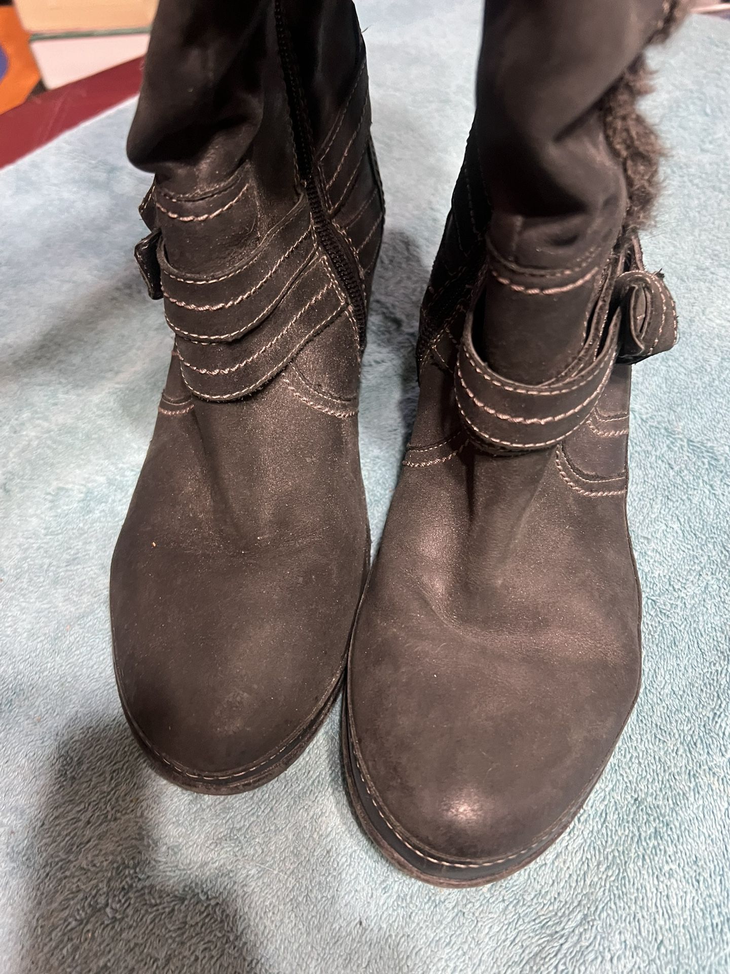 Clarks Boots Leather Boots Women's Size 8 Faux Fur Leather Upper Very Nice