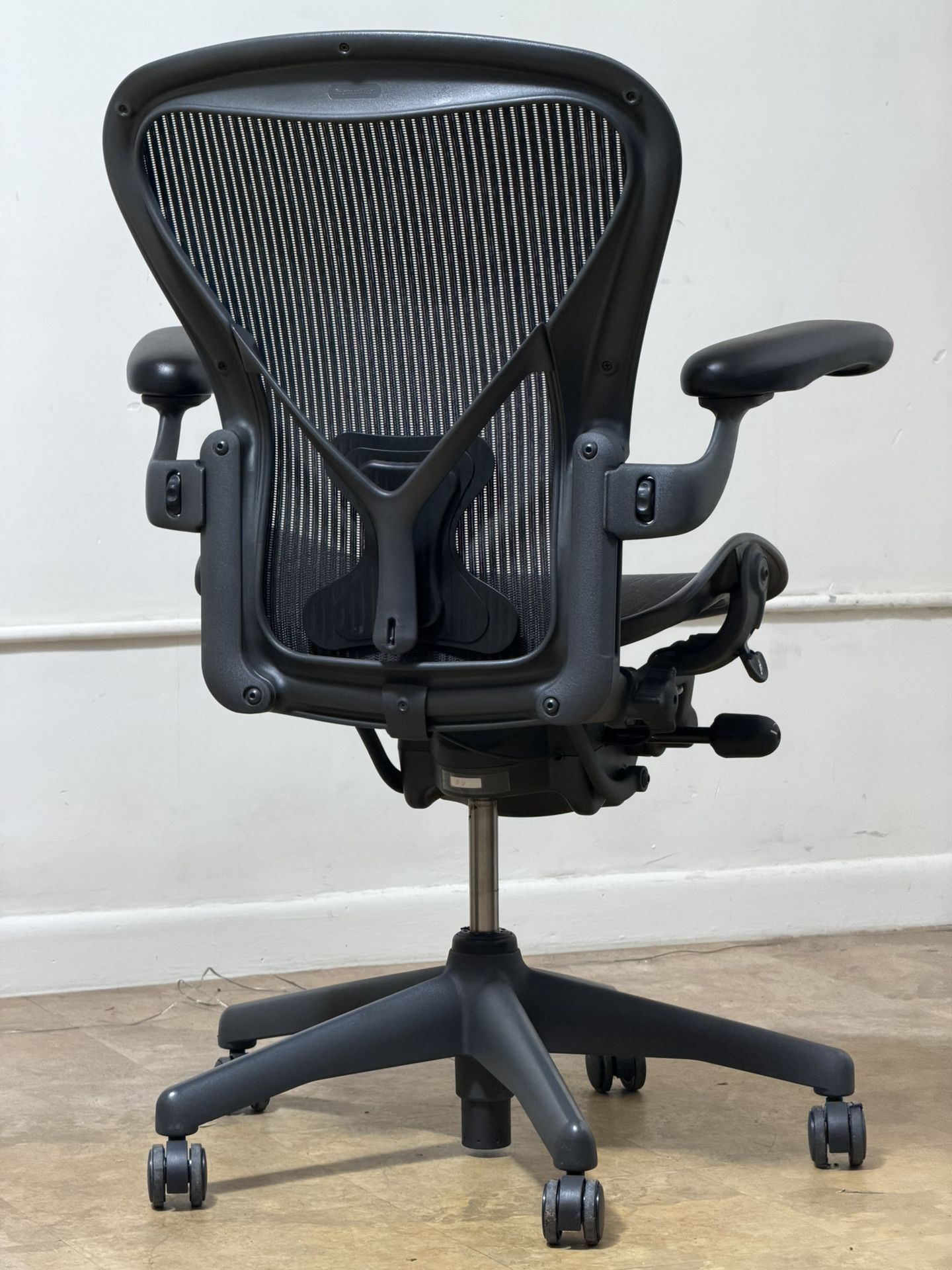 Herman Miller Fully Loaded PostureFit Size B Aeron Office Gaming Chair