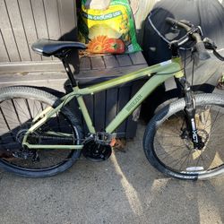 Breezer Squall Mountain Bike for Sale in Newport News VA OfferUp