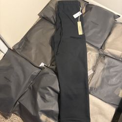 ESSENTIAL SWEATPANTS SIZES DOWN BELOW 🔥