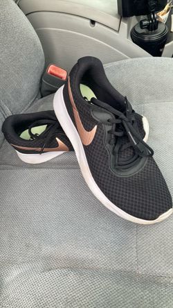 Women’s Nikes size 9