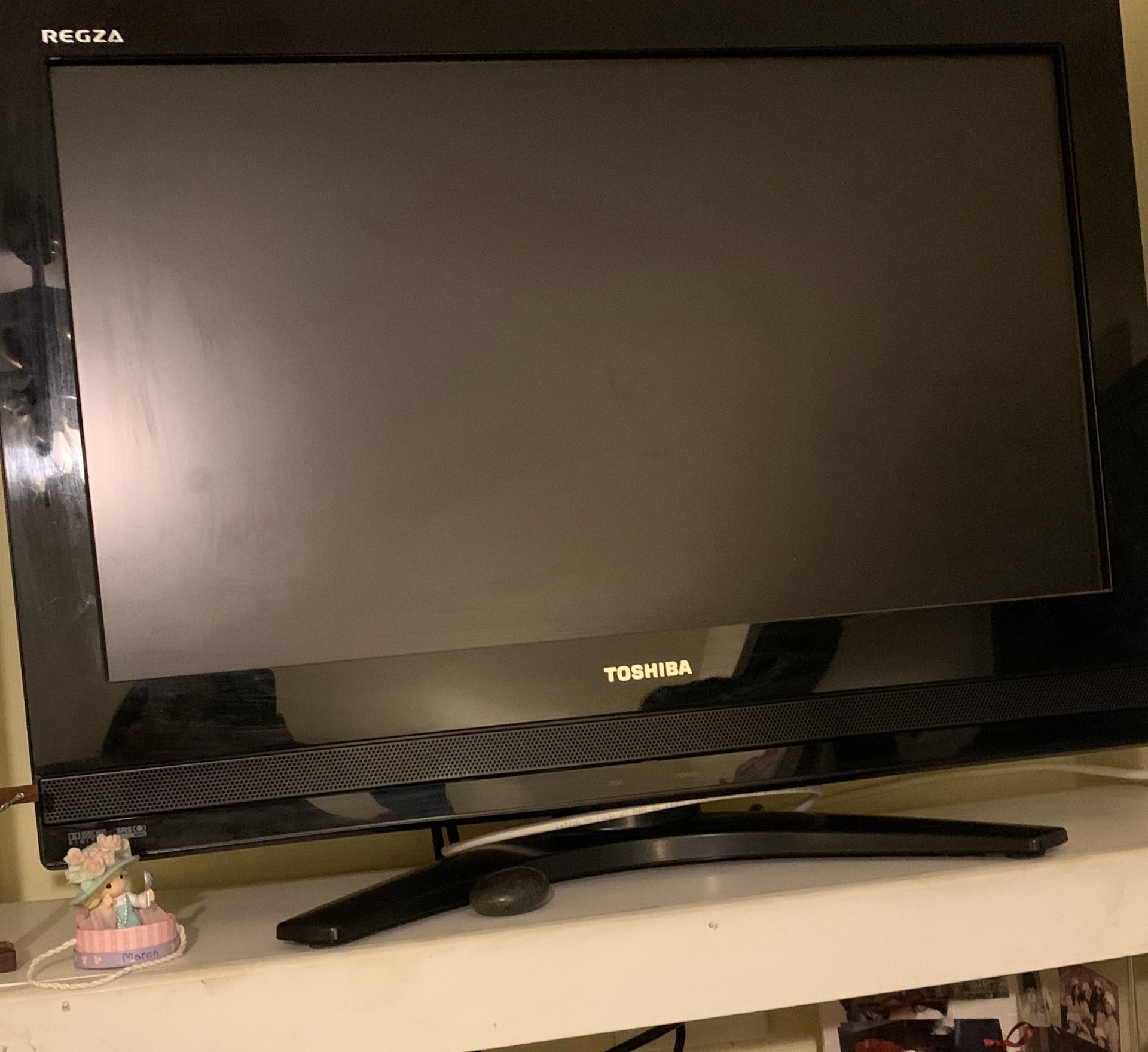 Toshiba 22 inch built-in DVD player