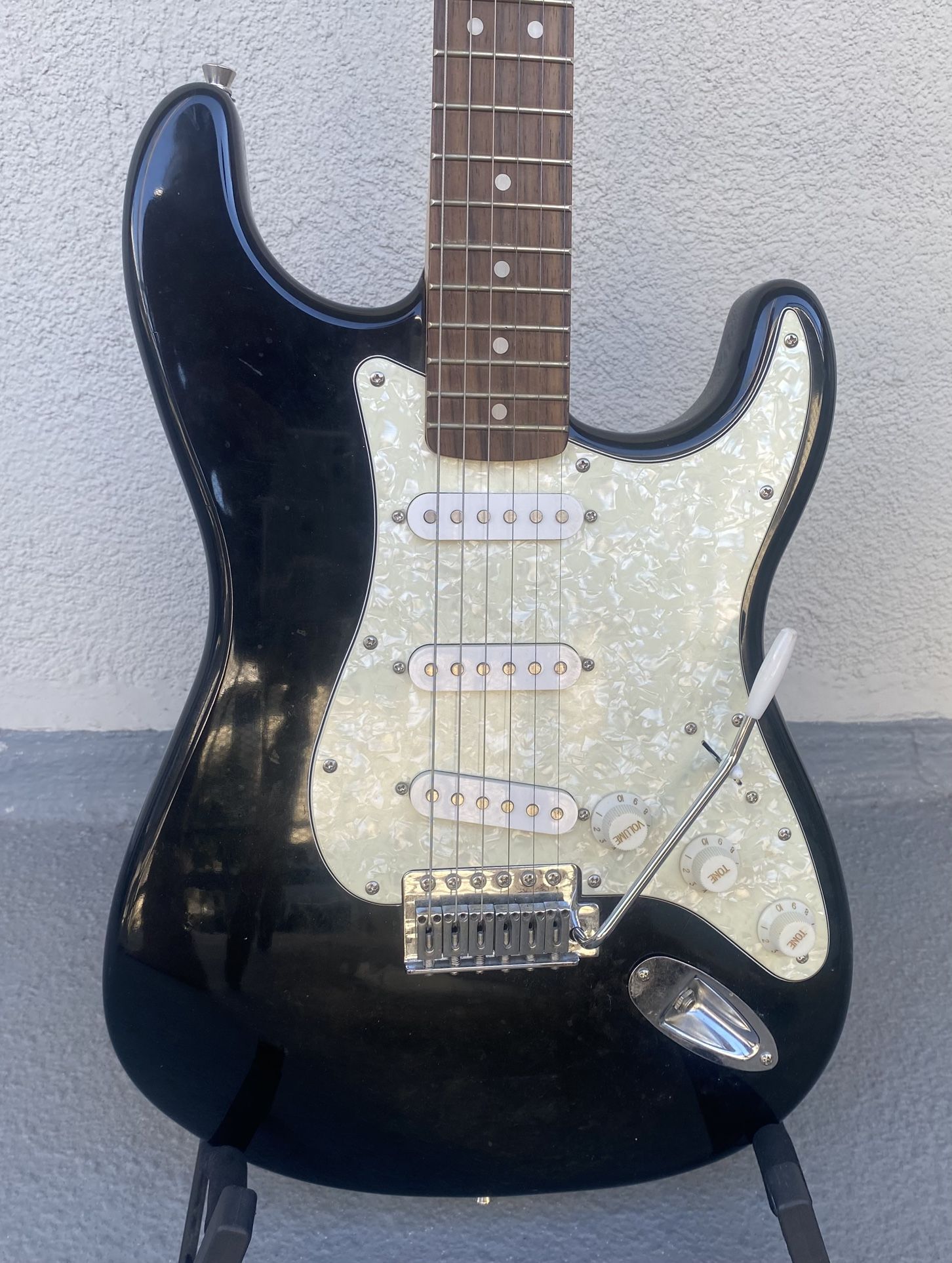 AVAILABLE Black Squier Stratocaster - Please Read The Description BEFORE You Message Me