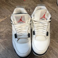 Jordan 4 White cements Men size 9