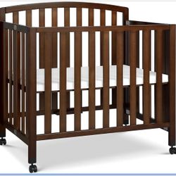 DaVinci Dylan 3-in-1 Portable Baby Crib with Wheels - Toddler Bed & Daybed Conversion