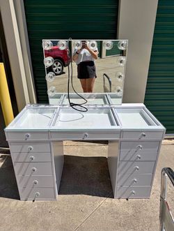 I’m selling my Vanity