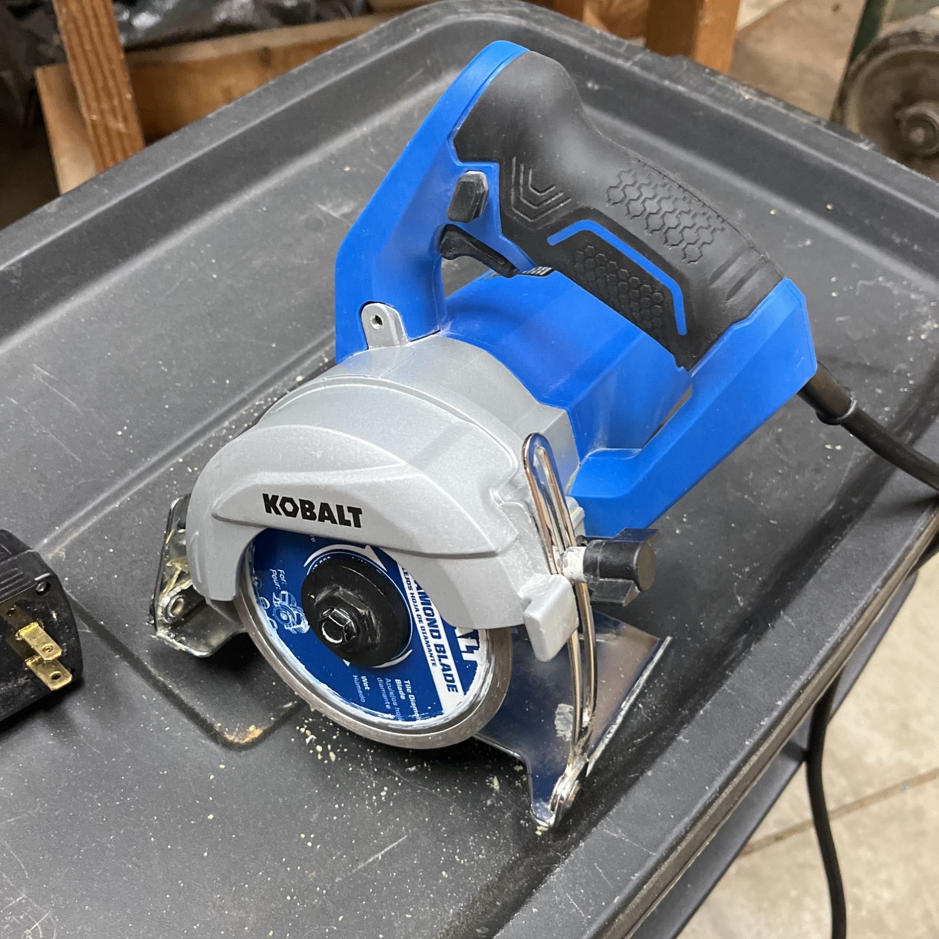 Handheld Title Saw
