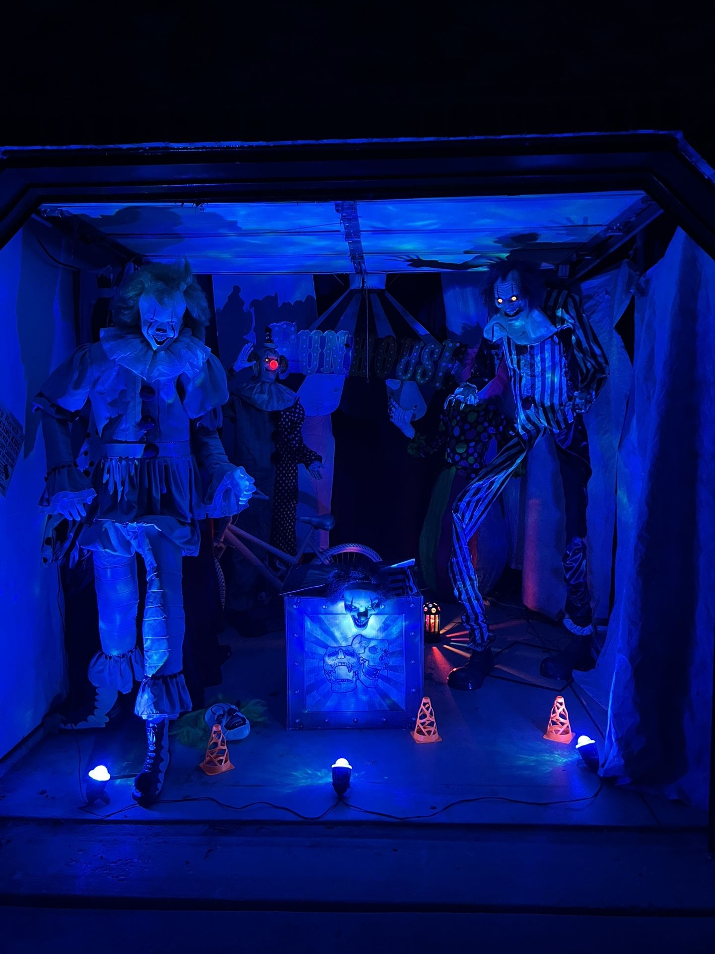 Pennywise Halloween Animatronic (READ DESCRIPTION)