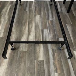 TWIN SIZE METAL BED FRAME