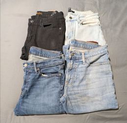 4 Pair Of Men's Jeans Size 31" Waist