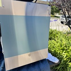 NEW GE S/S PLASTIC TUB DISHWASHER 😢 door Panel Is Damaged. Still Working Factory Warranty 6/9/25