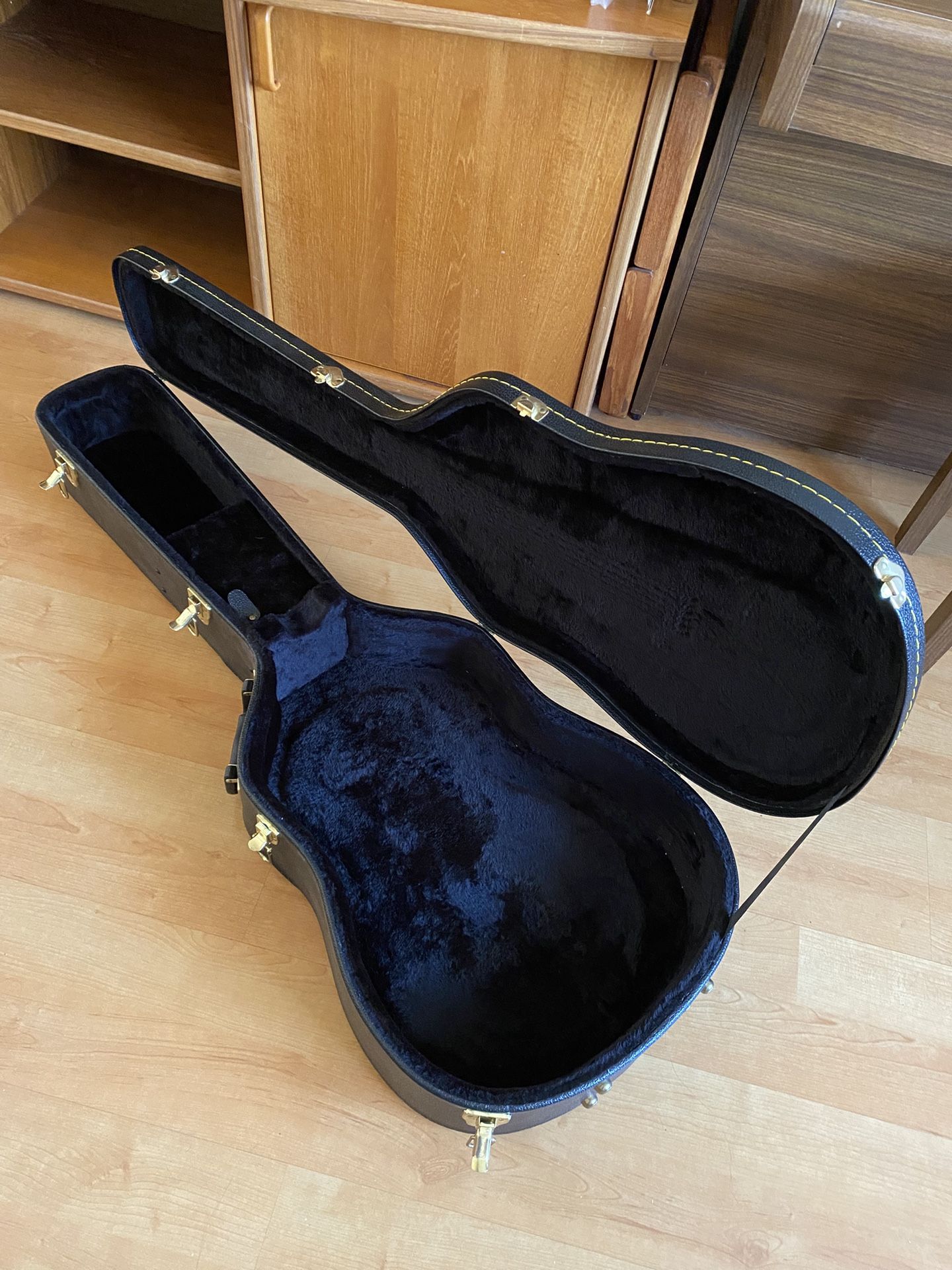 Acoustic Guitar Hard Shell Case