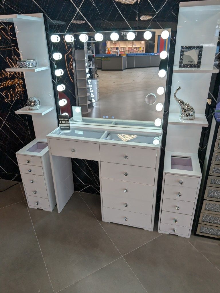 Vanity With Bluetooth Mirror