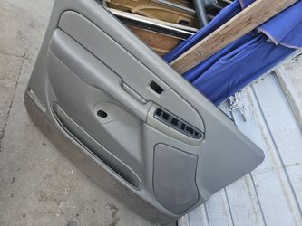 GM driver doorpanel 2003 available
