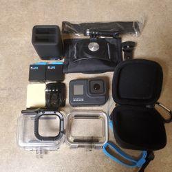 GOPRO HERO 8 BLACK W/ ACCESSORIES