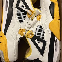 Retro Jordan 4s