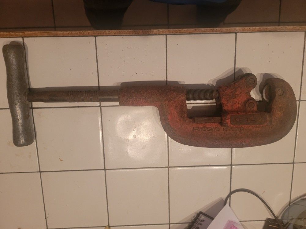 Rigid Pipe Cutter 1/8" To 2" Diameter