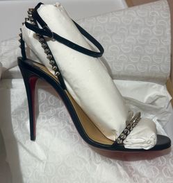NEW - Christian Louboutin So Me Stilettos - Hablo Español