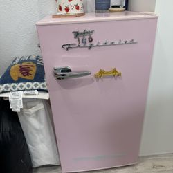 Frigidaire Mini Fridge Great Condition 