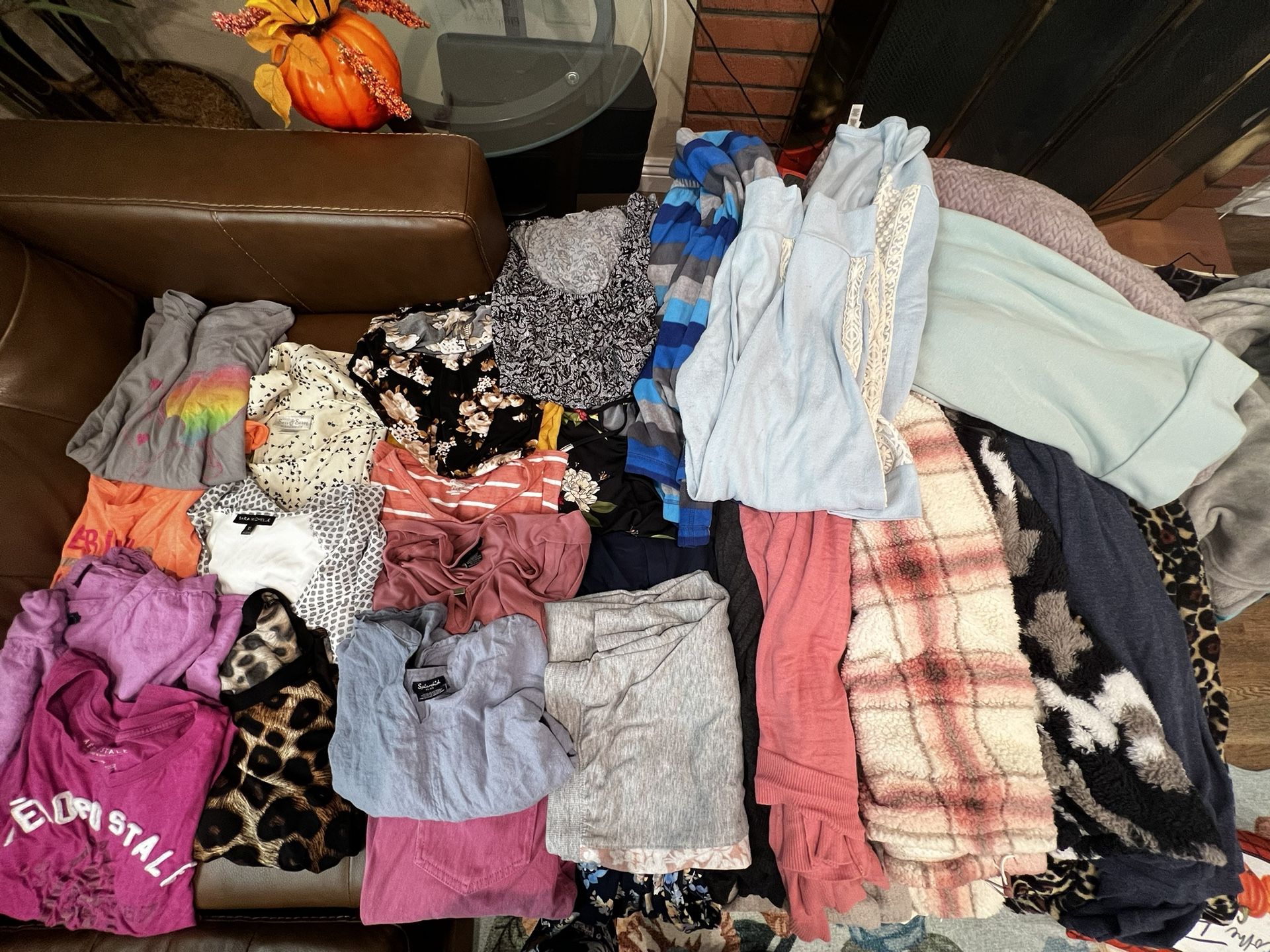 Women’s Clothes Bundle Size XL. 
