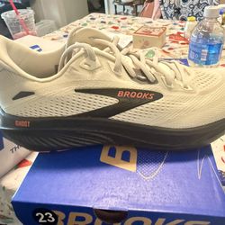 Brooks Men’s shoes