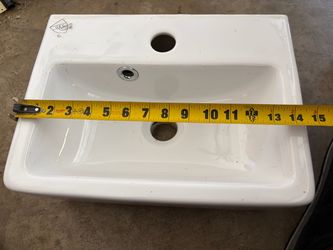 Lavatory sink