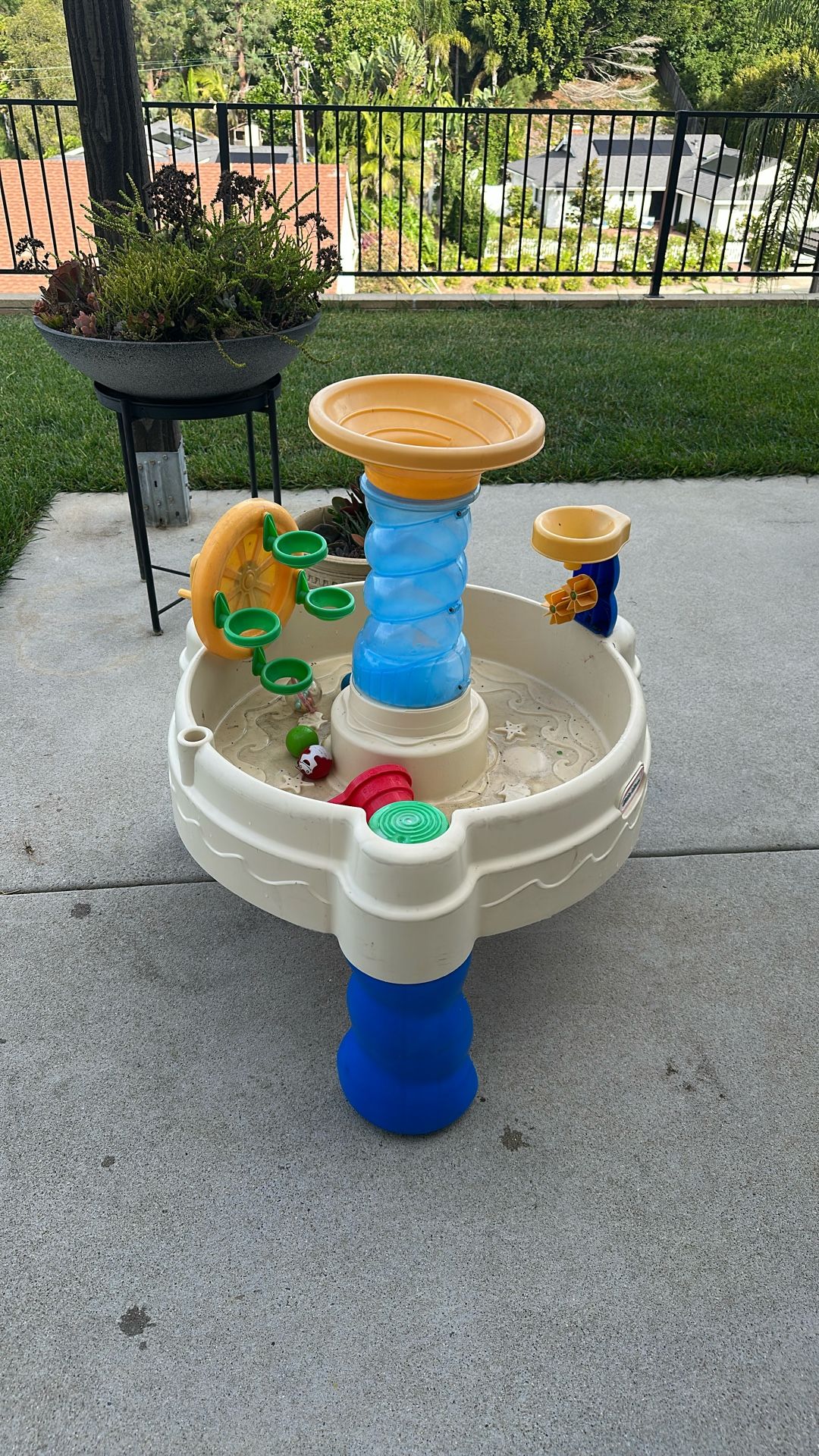Little Yikes Water Table
