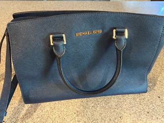Micheal Kors Navy Handbag w/shoulder strap