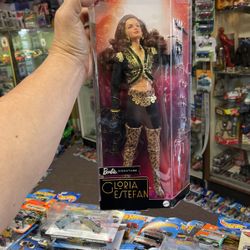 Mattel Collectible Barbie Signature Gloria Estefan 