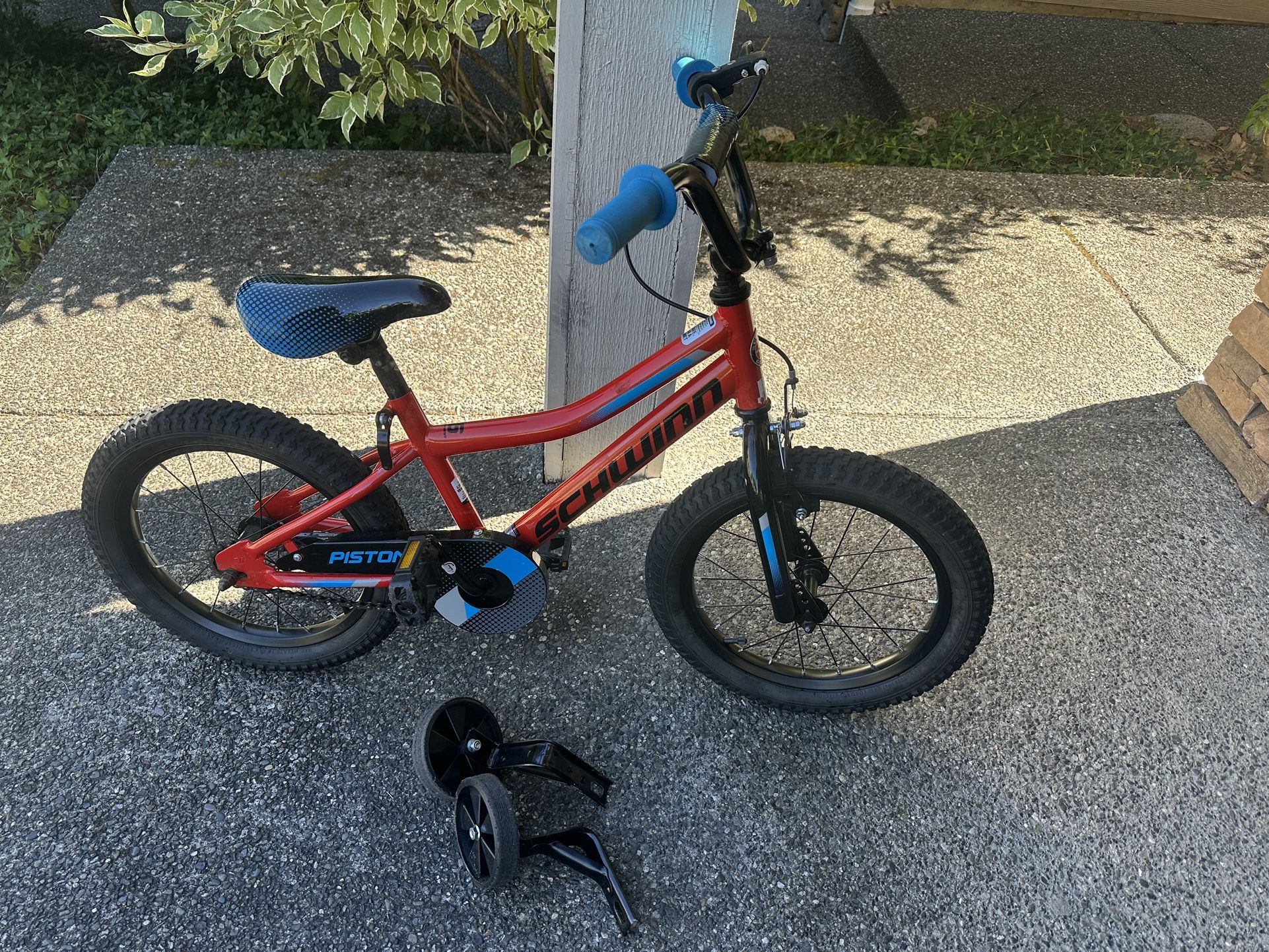 Schwinn Piston 16 Inches Kids Bike With Training Wheels. (excellent Condition)