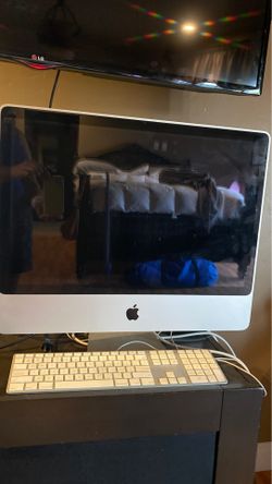 Mac computer with key board