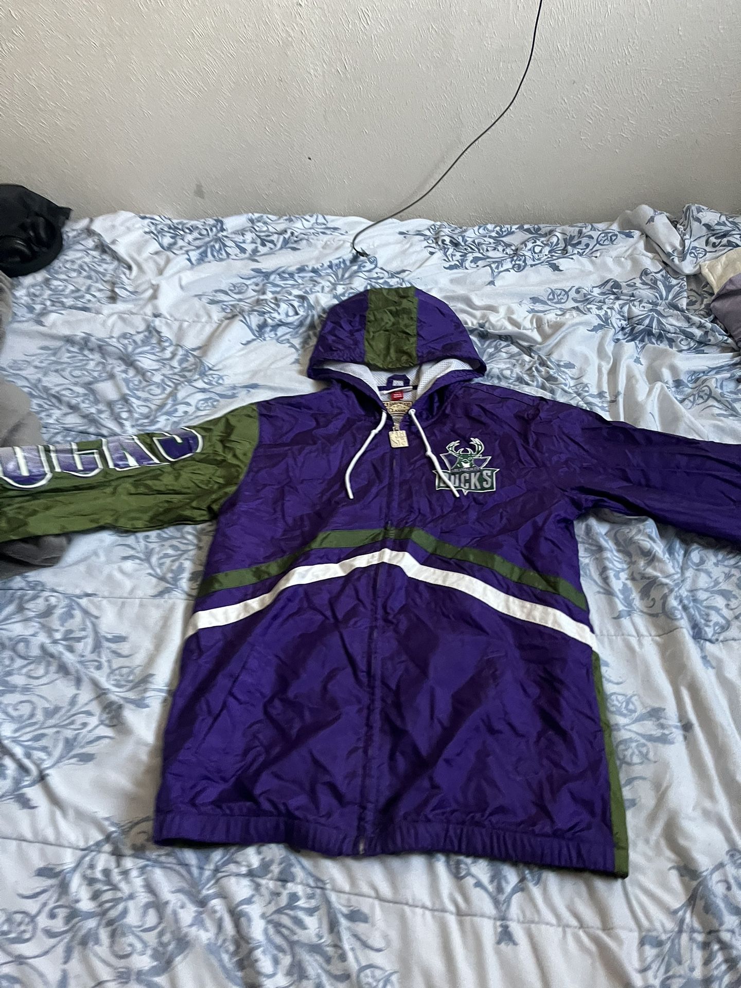 Milwaukee Bucks Windbreaker Lids
