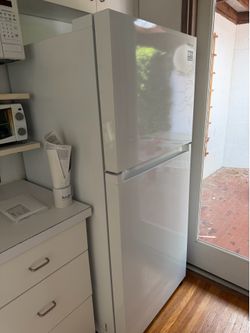 Samsung Refrigerator – Excellent Condition – Counter-Depth Style