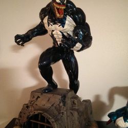 Venom Statue Bowen Designs