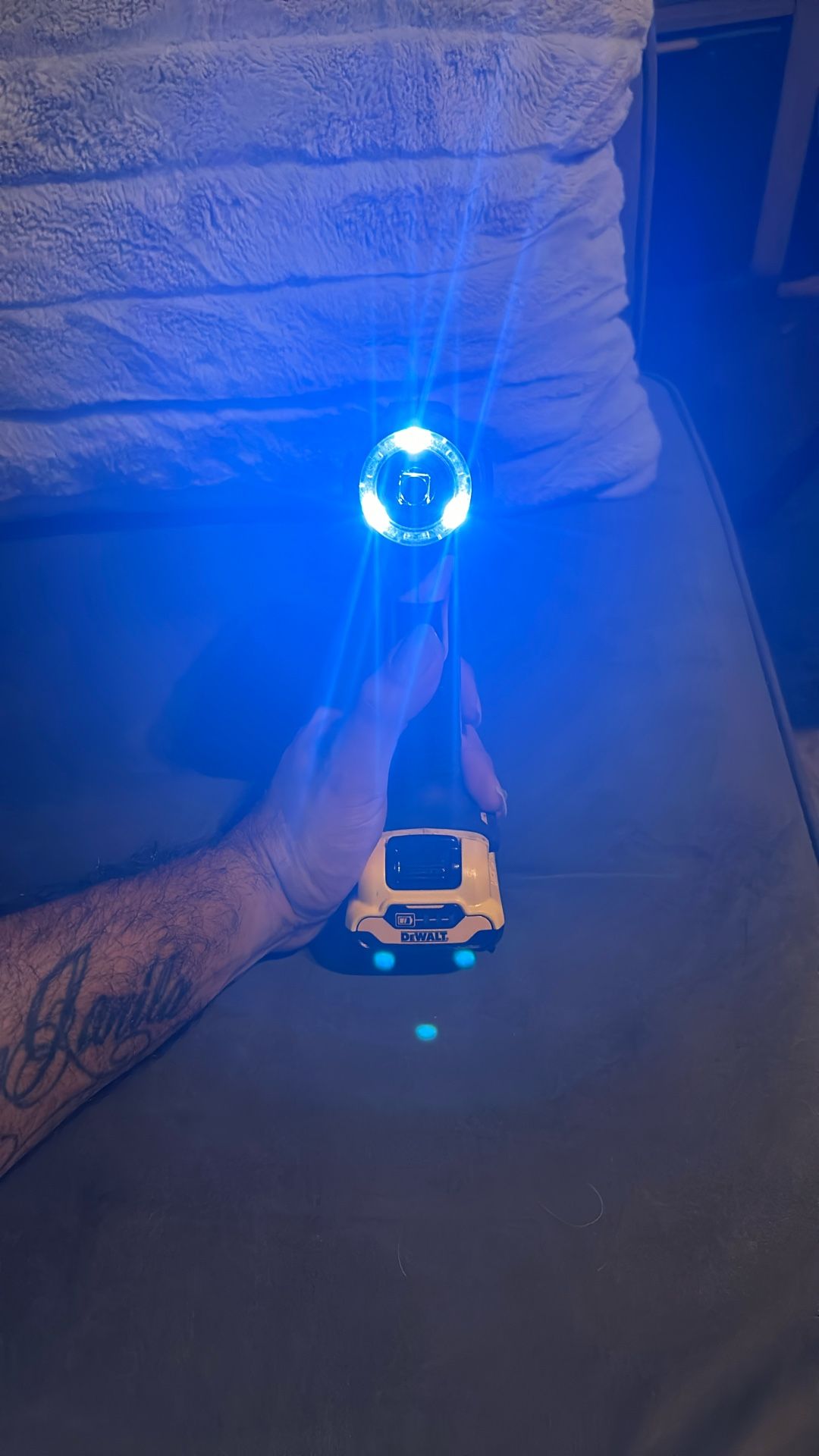 12v DEWALT 3/8” (10mm) IMPACT WRENCH With One Battery 