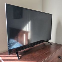 32 In Vizio 720p LED TV with Remote Model D32hn-E0 $40