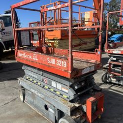 19’ Skyjack Scissor Lift 