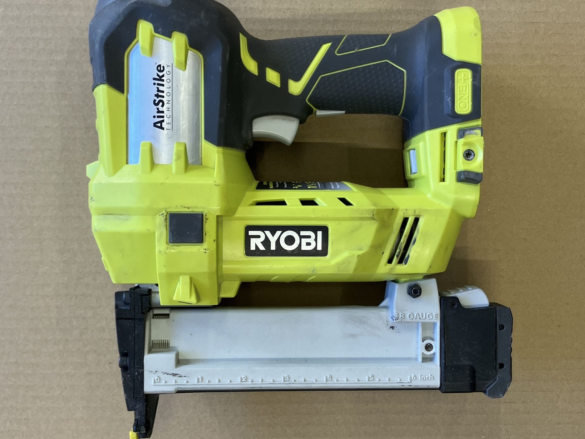 GREAT CONDITION RYOBI 18v NARROW CROWN STAPLER