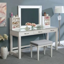 Loren Collection Vanity set with LED light in mirror-available in 2 colors Mother’s Day Sale Now 669.00 Free Delivery 🚚 