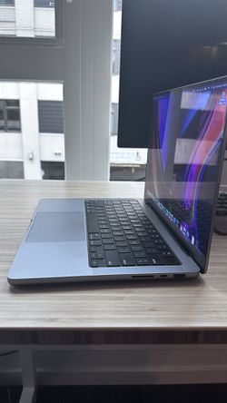Apple MacBook Pro 14 (1TB SSD, M1 Pro, 16GB) Laptop - Space Gray