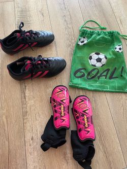 Adidas black/ pink sports cleats sz 2.5 Includes Shinguards And Green Bag