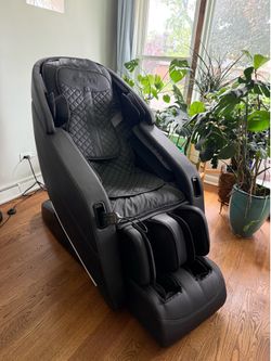 Massage Chair – Excellent Condition