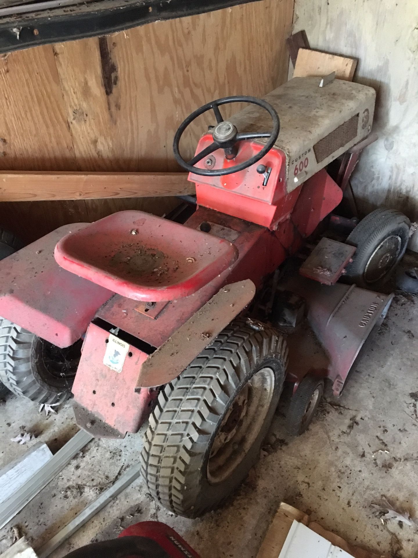 1964 Sears Custom 600 Riding Tractor-Pull Start