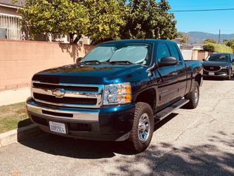 2010 Chevrolet Silverado Very nice Truck needs a transmission