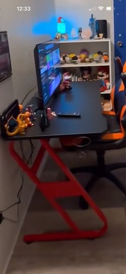 Gaming desk