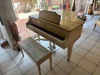 Baby grand piano .. La Pettie by Kimball.. $1700 or  best offer