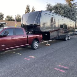 2009 Keystone Raptor 380LEV 5th Wheel Toy Hauler