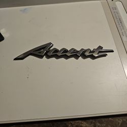 03-05 HYUNDAI ACCENT REAR GATE LID EMBLEM