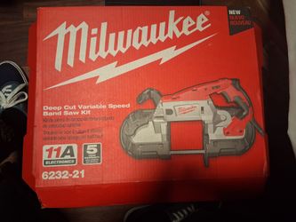 Milwaukee 11 amp deep cut band saw with hard case