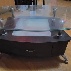 Coffee table with drawer in great condition